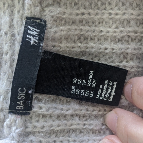 H&M Sweater - Picture 3 of 4